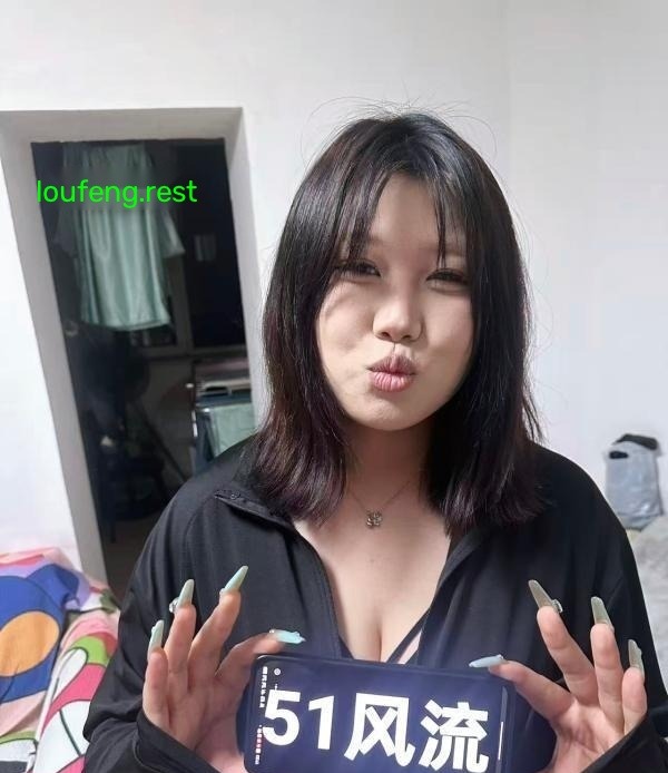 铁西大胸纹身妹妹