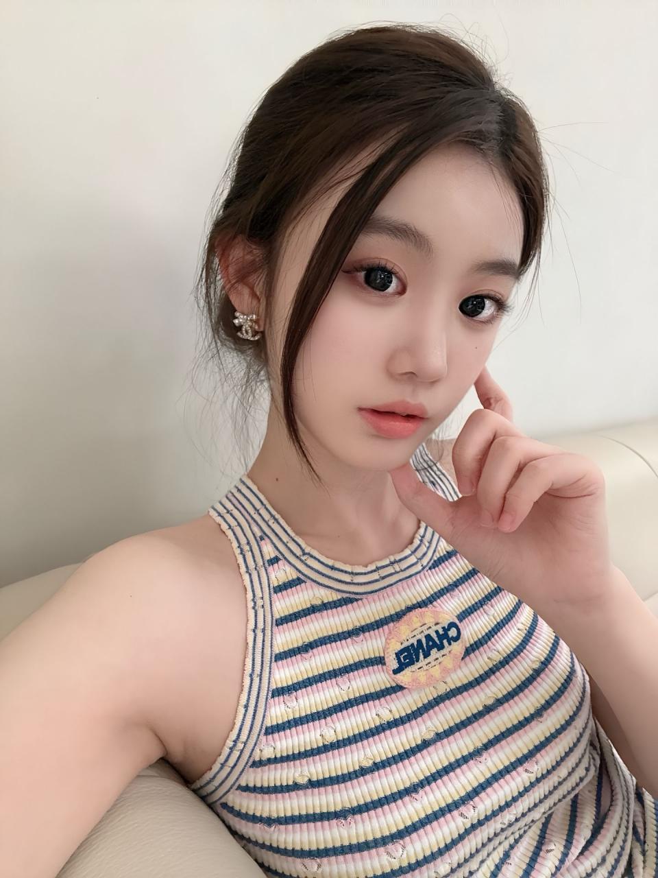细皮嫩肉学生妹