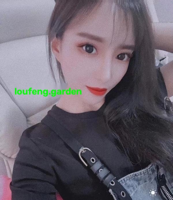 零零后花臂妹