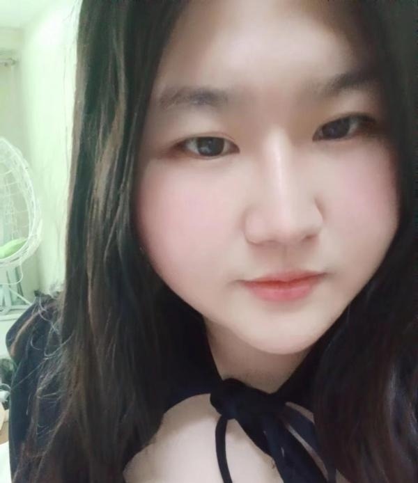 迎泽可亲嘴妹妹