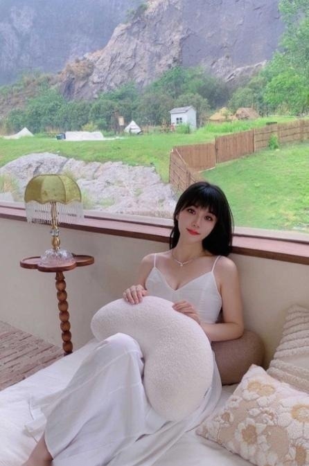 身材满分颜值姗姗