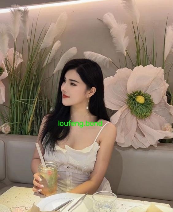 翘臀瘦腰的模特月亮
