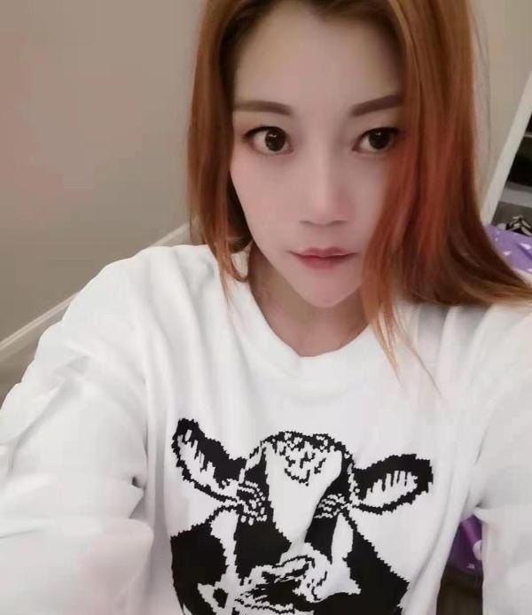 奶子坚挺少妇