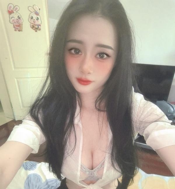 白云丰满大波妹