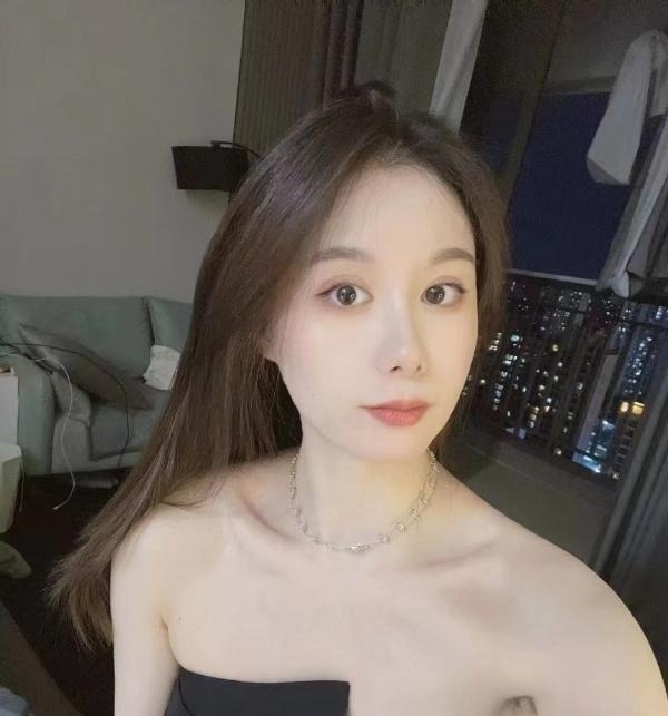 迷人大胸小姐姐