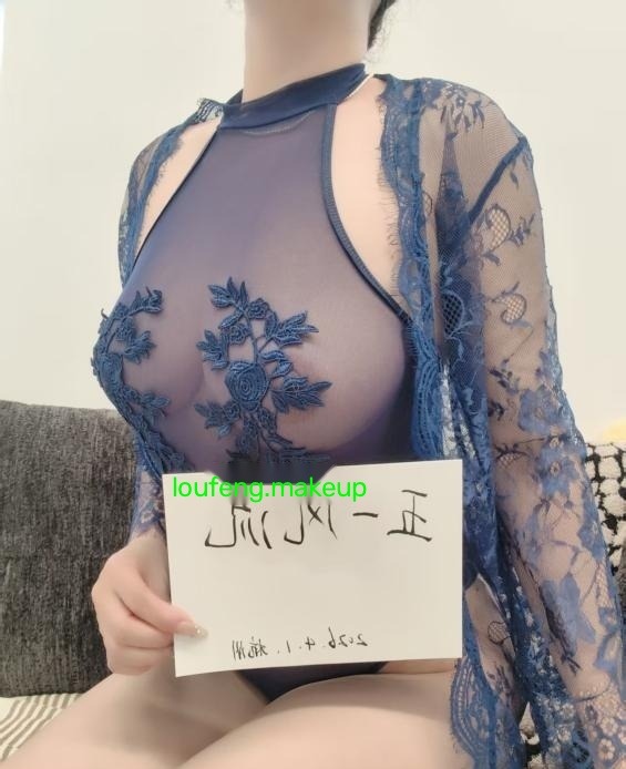 大胸气质佳人