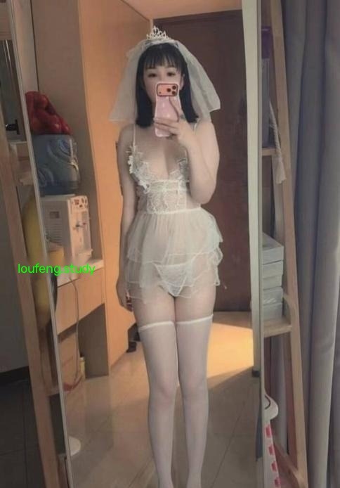 上城服务系蜜桃臀梨子