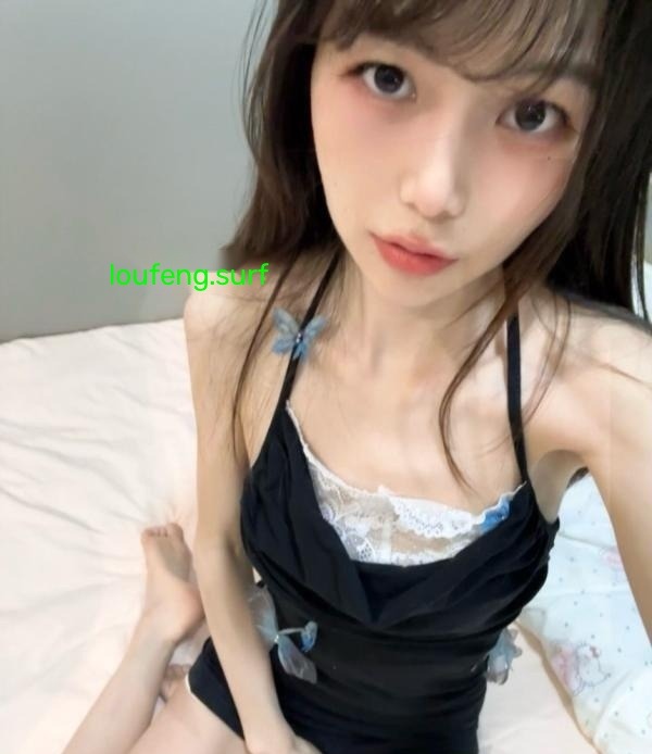 肤白貌美小萝莉