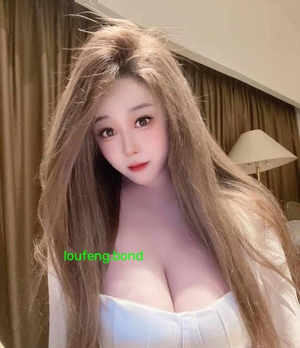 大奶翘臀性感艾米