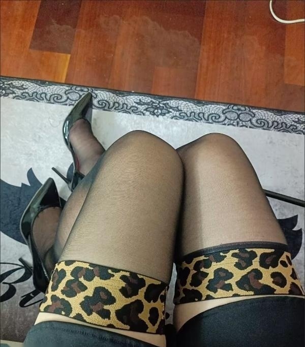 胡家园黑丝熟女