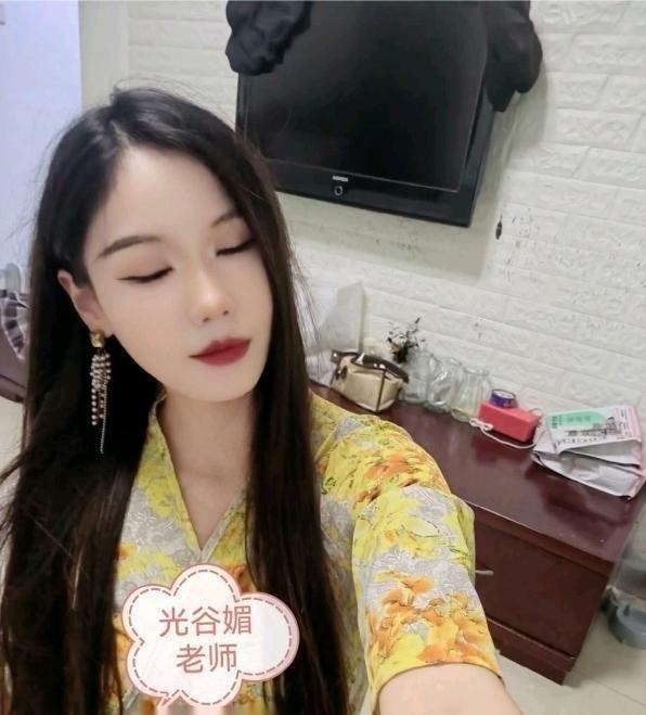 光谷步行街眉老师