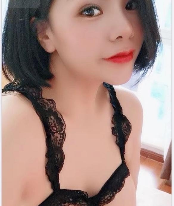 大胸美少妇