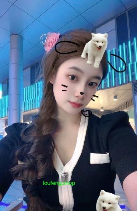 园区可爱漂亮女孩