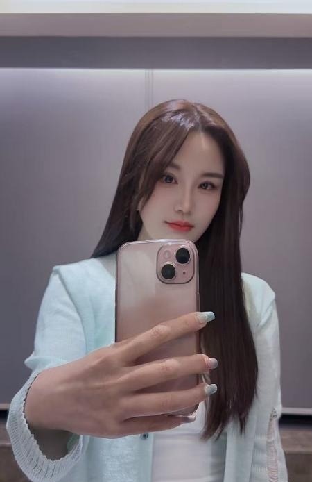 肤白颜值女友西宝
