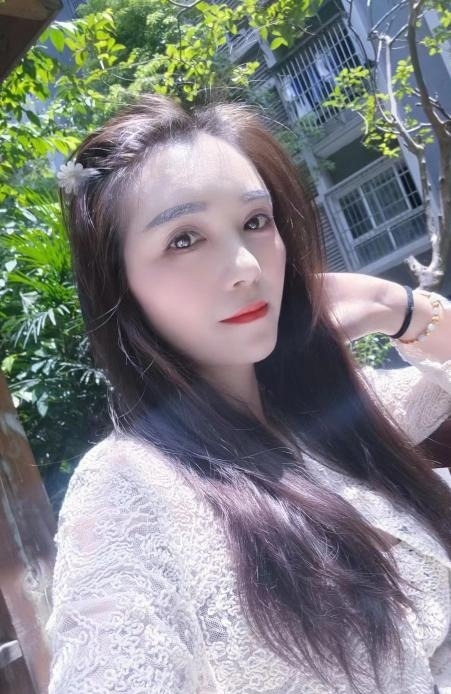 成都皮肤很好的妹子