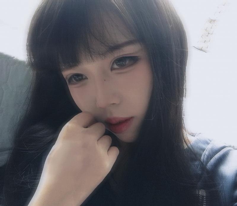 19岁颜值高小猫超好