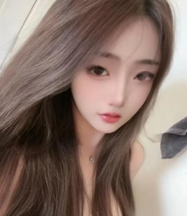 大胸嫩妹佩佩